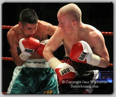 burkinshawrobinsonfight1 Ringside Boxing Report: Ross Burkinshaw vs. Mike Robinson II