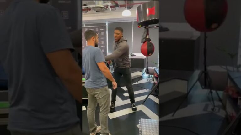 AJ TEACHES PERFECT PUNCH TO DAZN STAFF 👨‍🏫 #shorts