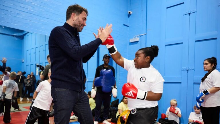 Eddie Hearn visits Gloves Up Knives Down hub in Tottenham