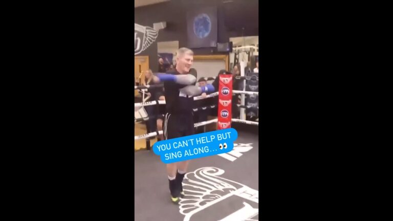 Boxing's greatest ever chant? 👀