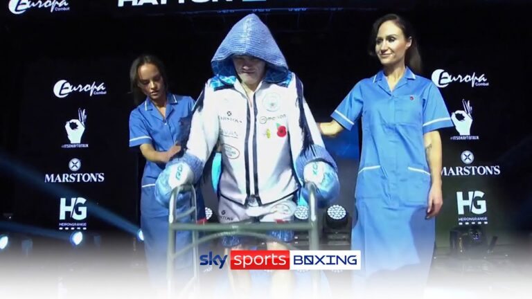 Ricky Hatton's hilarious ringwalk against Marco Antonio Barrera 🤣