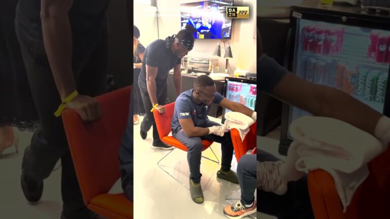 KSI Helps Deji Get Ready For Floyd Mayweather ❤️ #shorts