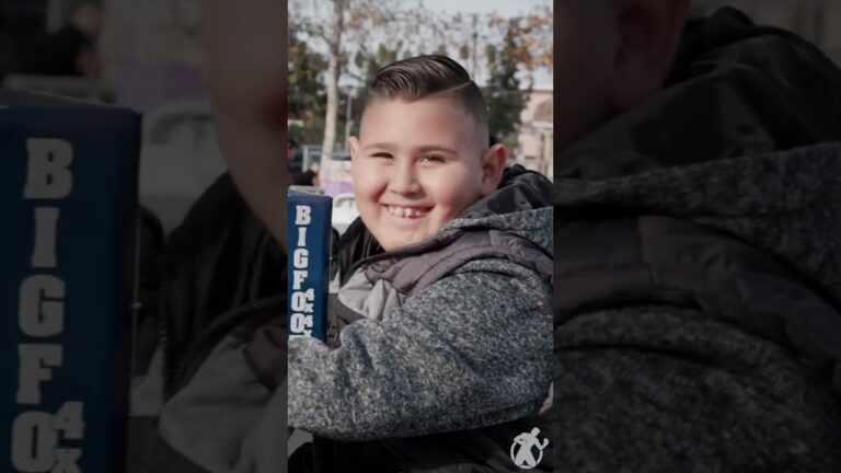 #shorts Oscar De La Hoya Foundation held its 20th Annual Christmas Toy Giveaway