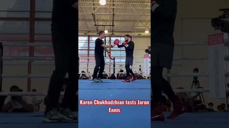 Roiman Villa and Karen Chukhadzhian showcase their skills at the #DavisGarcia media workout. #boxing