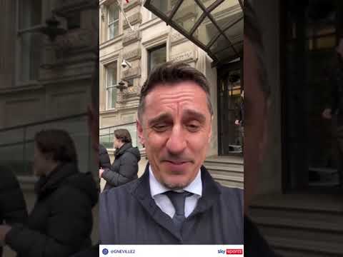 When Gary Neville bumped into Floyd Mayweather 😂