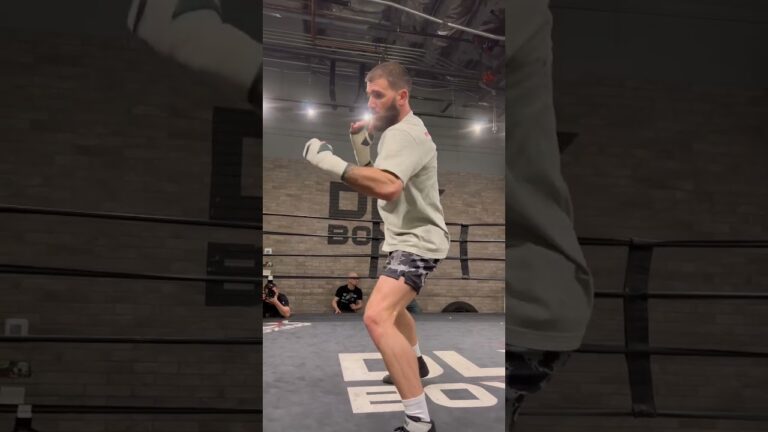 #CalebPlant works out for media ahead of his bout against #DavidBenavidez. #BenavidezPlant