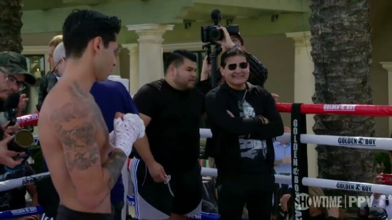 Oscar Dela Hoya says #DavisGarcia is the fight that saves boxing