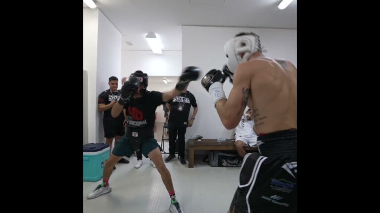 WTF 🤯 Stevie Spark Puts Headguard On For Pre-Fight Spar 😲 #Shorts