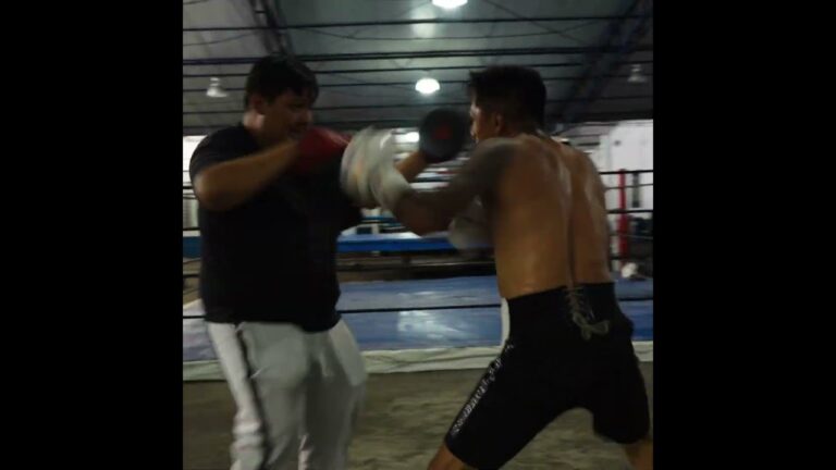 Mauricio Lara DESTROYS the pads in training for Leigh Wood rematch 😤