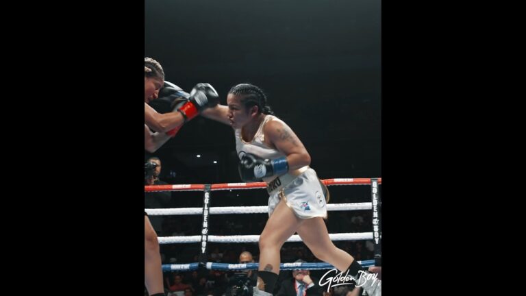 #shortvideos Mariana Flores wins by UD, and shows great sportsmanship  after.#munguiaderevyanchenko
