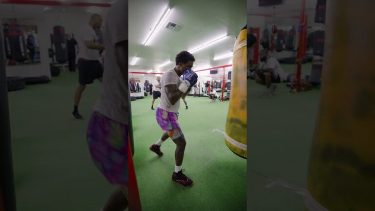 One Full Minute of Errol Spence Jr. On the Heavy Bag