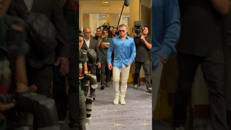 👑 Canelo has arrived in LA. #CaneloCharlo #Canelo #CaneloAlvarez