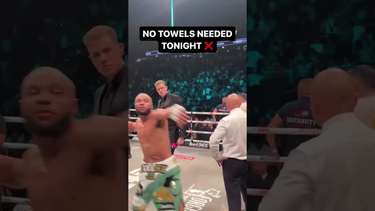 Chris Eubank Jr threw his towels out of the ring after Liam Smith knockout win 👋