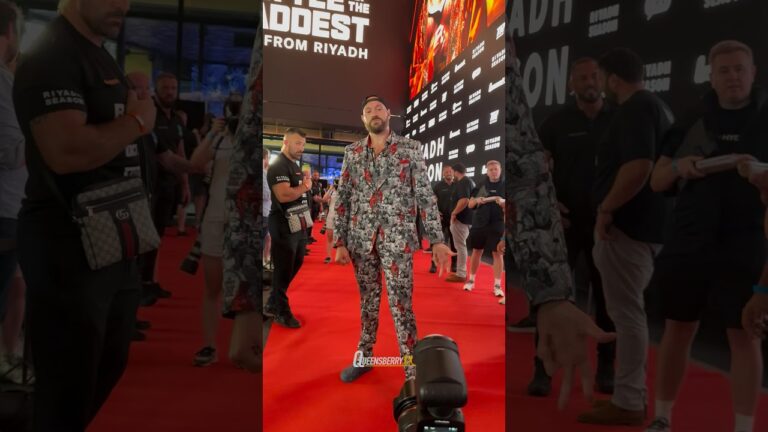 Tyson Fury hits the red carpet at the Francis Ngannou press conference 👑