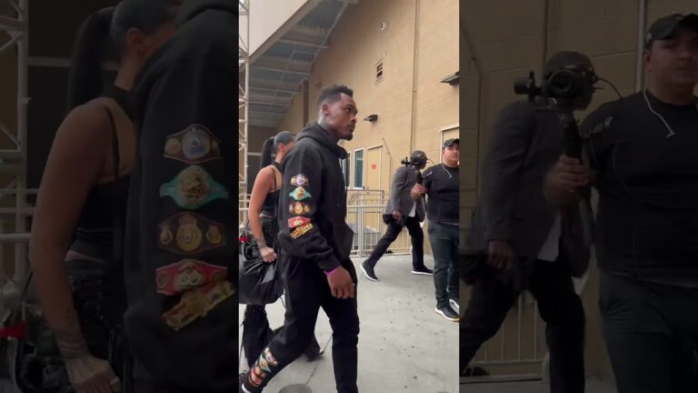 The lions out of the cage 🦁👑 . #CaneloCharlo