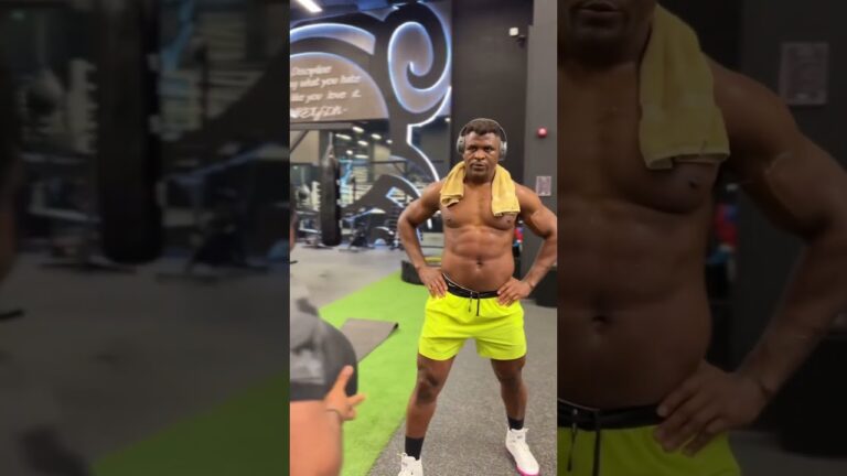 Francis Ngannou takes huge hits to the body 😳💨