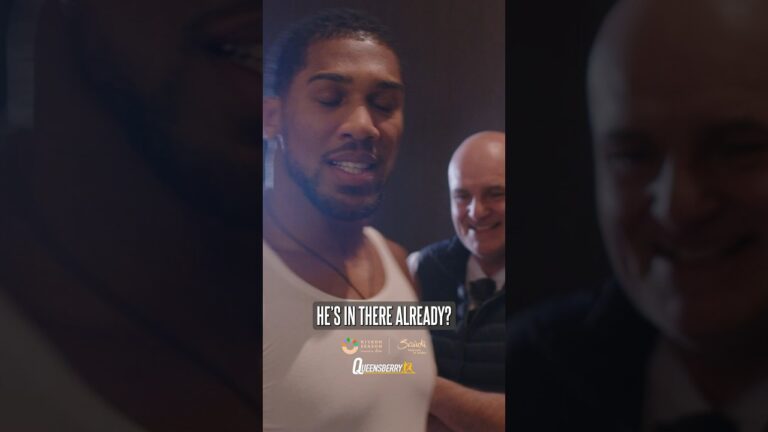 Anthony Joshua bumps into John Fury 😳