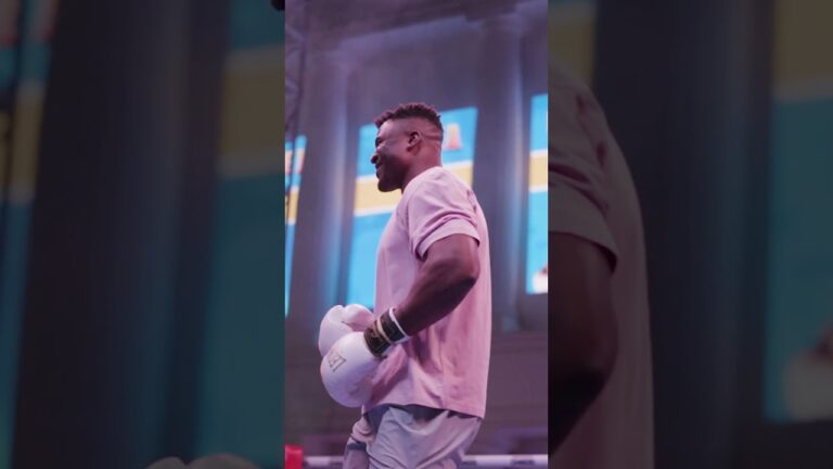 Francis Ngannou Throws Superman Punch At Workout 🦸👊