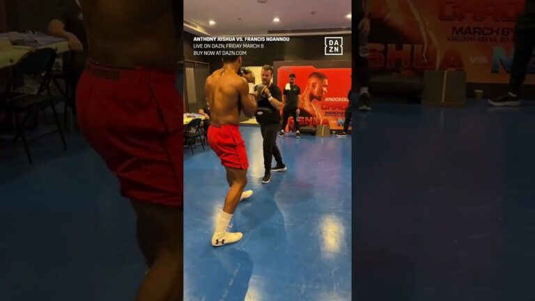 🤜💥 Anthony Joshua Smashes Pads Before Francis Ngannou Fight