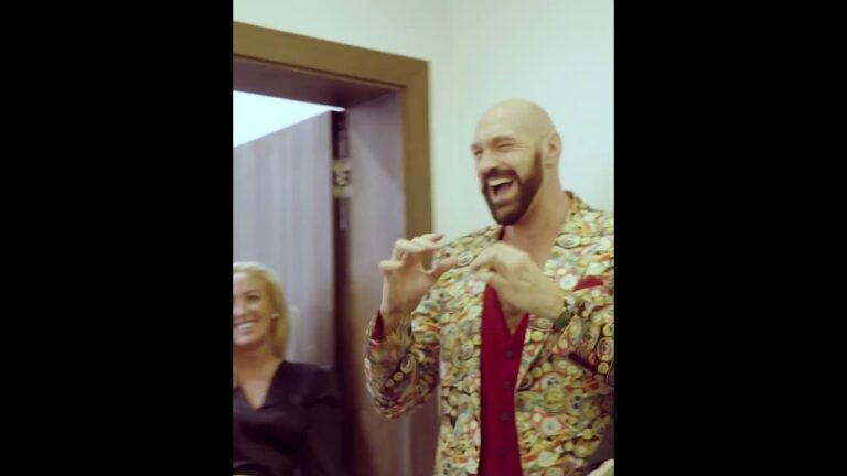Tyson Fury Brought The Vibes To Joseph Parker's Locker Room 🕺