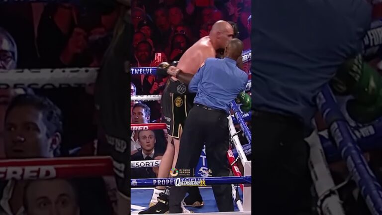 Tyson Fury senses blood then licks it 😮‍💨🩸