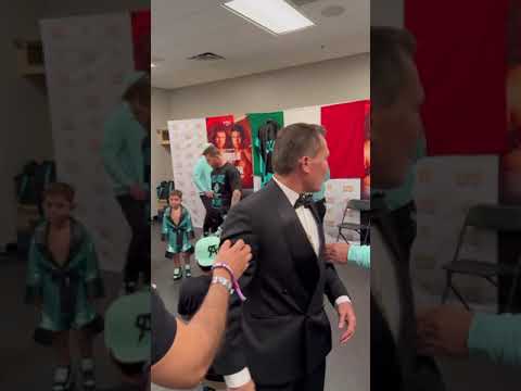 Great moments from the locker room  #Canelo