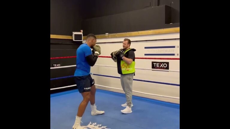 Anthony Joshua Hammers The Pads With Ben Davison 💥