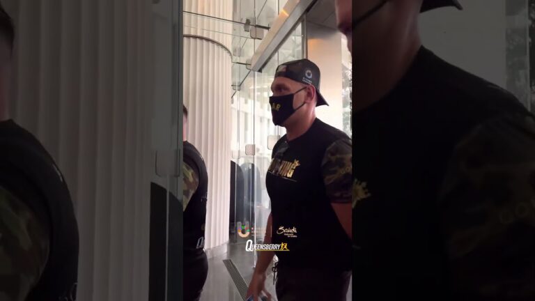 Tyson Fury pulls into the undisputed fight week with some entourage 😮‍💨