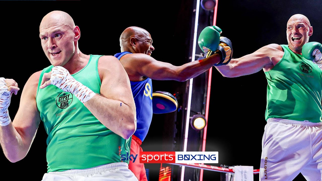 Fury looking LOOSE! ⚡ | Full Tyson Fury media workout with Usyk watching on