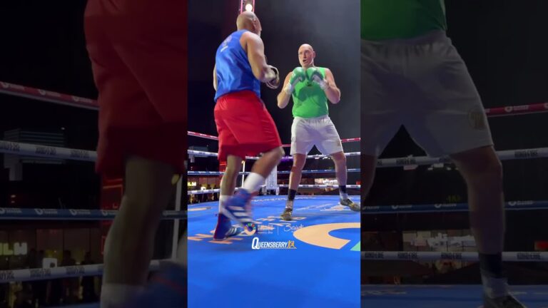 Tyson Fury having fun with it at the open workout 🕺😮‍💨