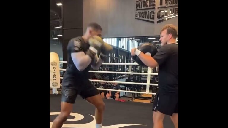 Anthony Joshua Keeping Busy In Riyadh During Fury Vs Usyk Fight Week 💥