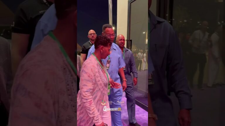 Larry Holmes, a great here to witness  🤩