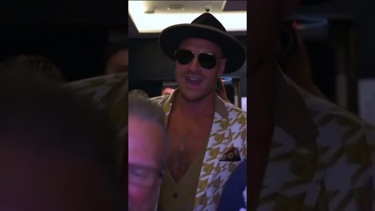 Tyson Fury Arrives For Oleksandr Usyk Undisputed Clash 🤠