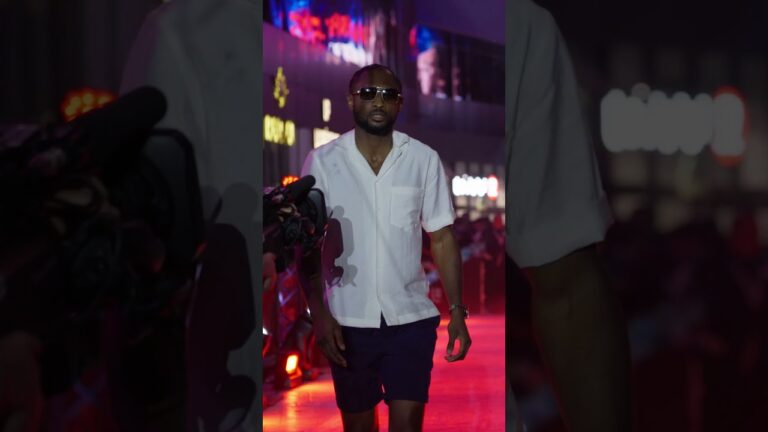 Craig Richards Looks To Show Willy Hutchinson The Levels 📈