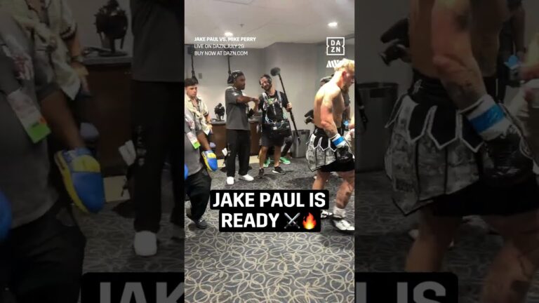 📢 #PaulPerry is up next 🥊🍿