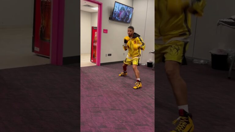 Rolly Romero warming up 🥊