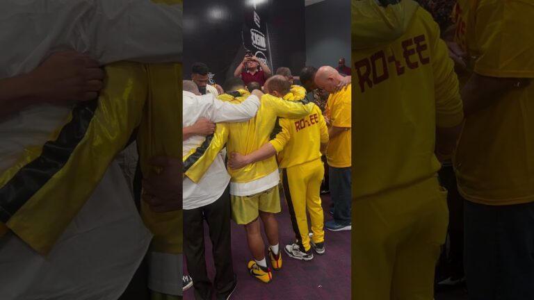 Rolly Romero and Erislandy Lara prayer circle before #RomeroJaimes