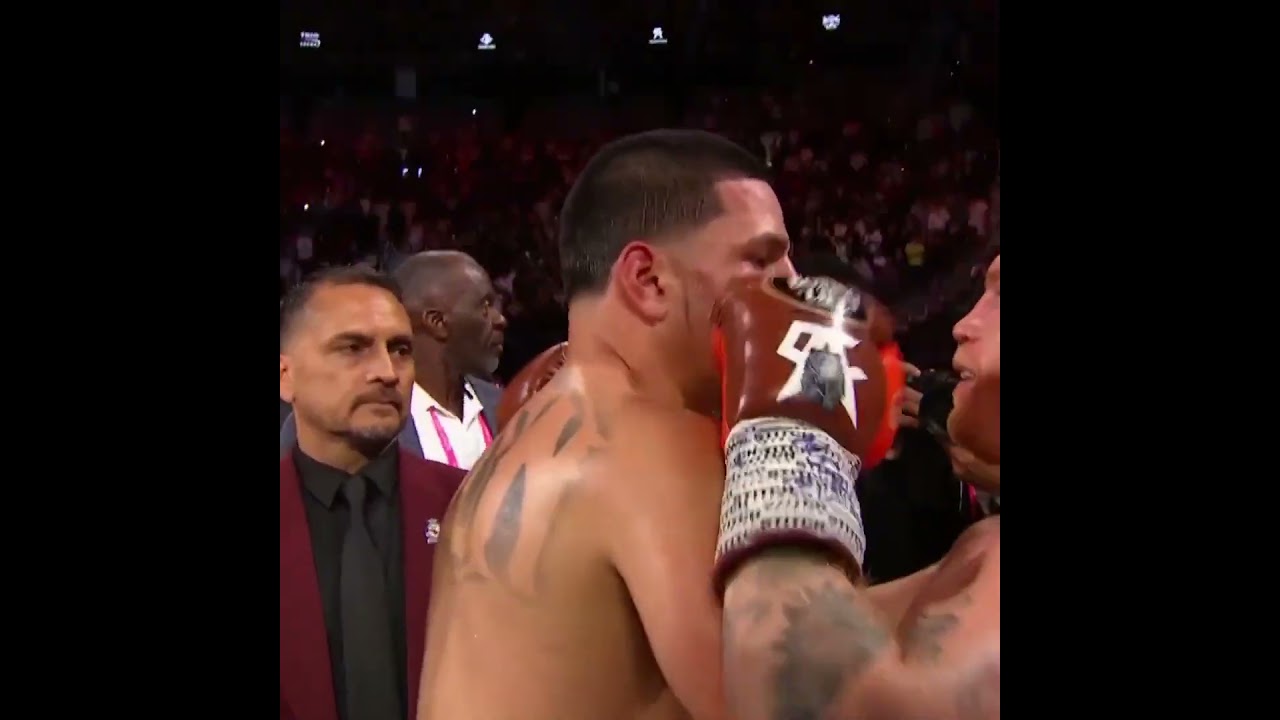 Respect 🤝 Canelo Alvarez & Edgar Berlanga Embrace After Battle