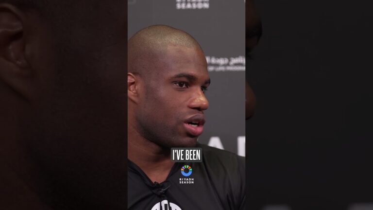 Daniel Duboisâ€™ already got the feints ready for AJâ€¦ even during media duties 😅🎤