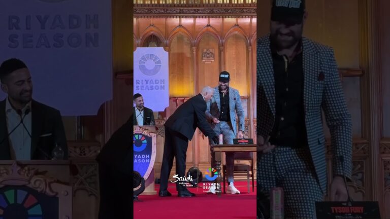 Oleksandr Usyk reveals whatâ€™s inside the briefcase 😅