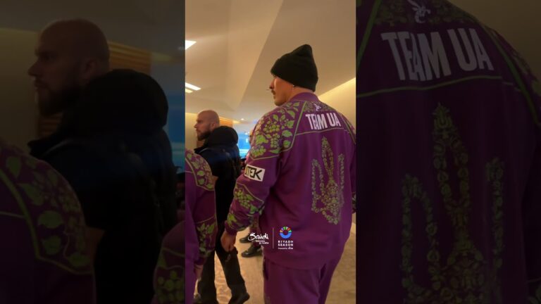 Oleksandr Usyk arrives for a monumental fight week 🔥