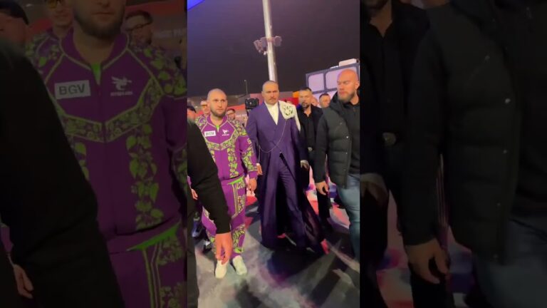 That outfit from Oleksandr Usyk 🔥