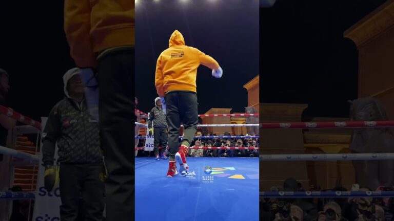 Tyson Fury fools EVERYONE at open workout 🤣