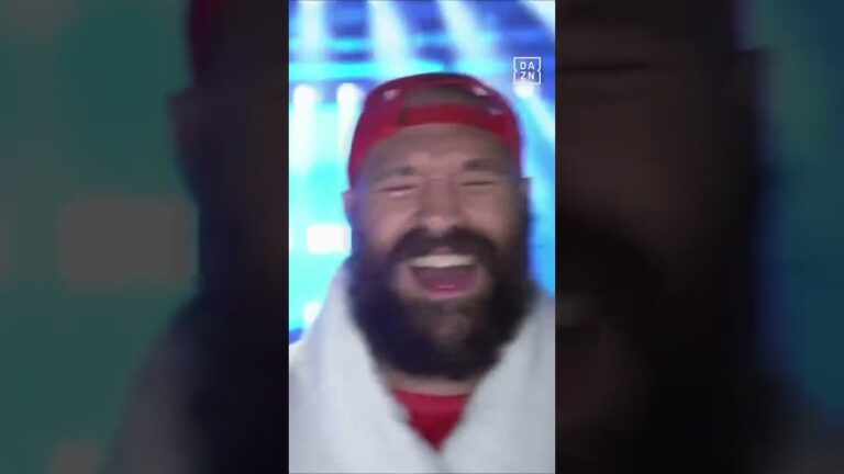 Tyson Fury walking out to Mariah Carey was all we wanted for Christmas 😂 🎁