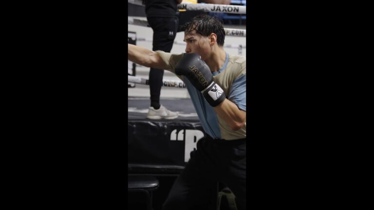 “The Heartbreaker” Brandon Figueroa Flaunts His Skills On the Double End Bag