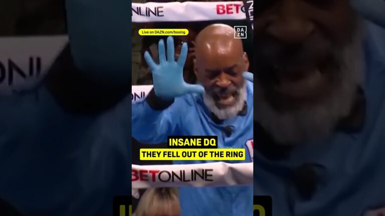 This moment has to be a first in boxing history 👀