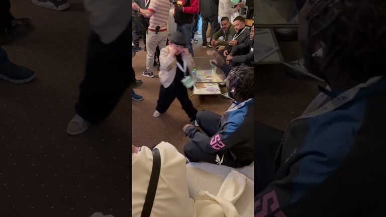 Terence Crawford Takes Hands From Abdu Rozik 💥