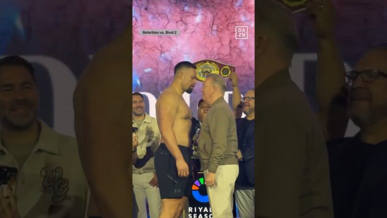 Martin Bakole not here yet for the face-off with Parker 😅 #shorts