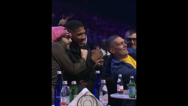 Some Selfie 🤳 Oleksandr Usyk With Anthony Joshua & His Excellency
