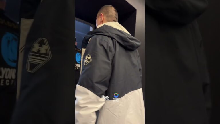 Zhilei Zhang arrives to fight night ready to BANG again 😤